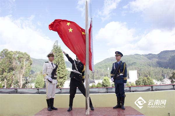 了解警中警:女公务员涉嫌挪用公款,被检察院提起公诉,依法拘留,获取热门话题和大众观点